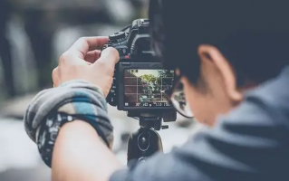 新手短视频制作相机 2025年最佳视频制作相机选购指南