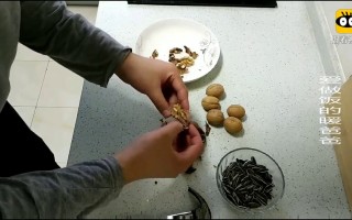 核桃短视频制作方法 没事多吃核桃，教你从没吃过的做法，头发黑了，睡眠好了，太香了